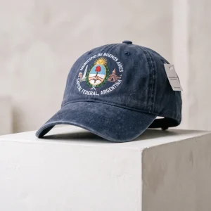 Gorra Visera Curva Clásica con Escudo de la Ciudad Bordado